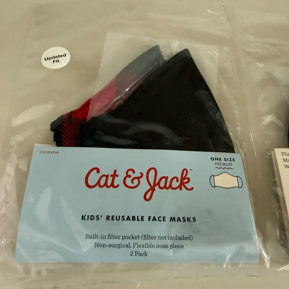 Cat & Jack kids osfm Red Black Plaid Face Masks solid black 8 - 4 packs new
